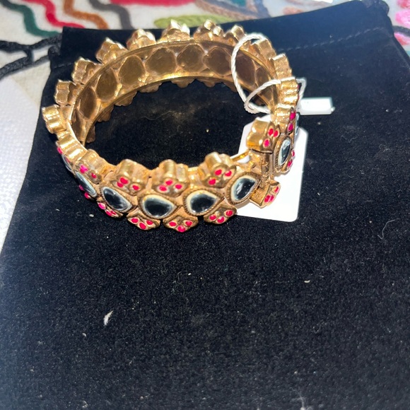 Elegant Gold and Black Adjustable Bracelet with Red Accents - Picture 1 of 2